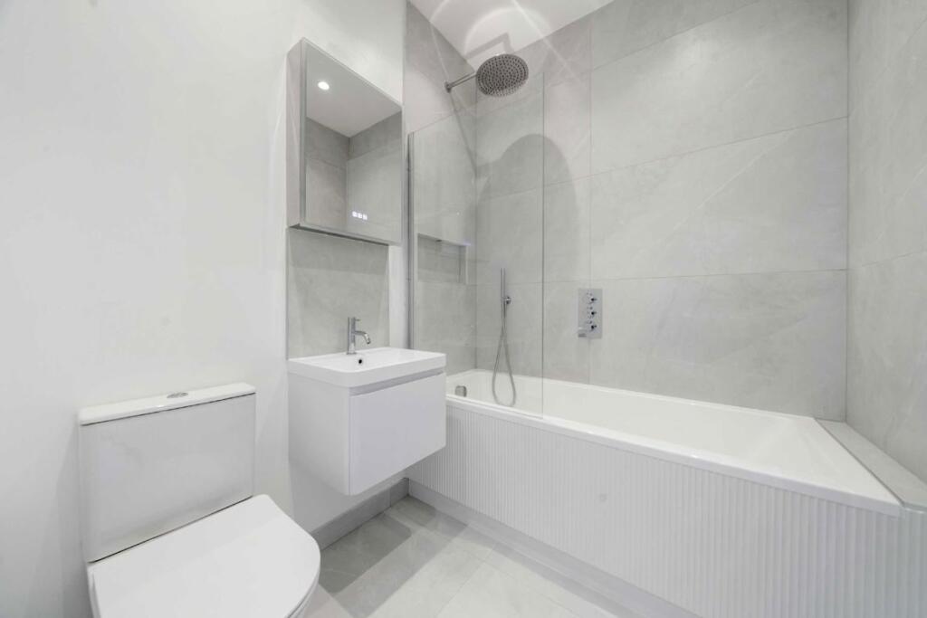 Apartment in London, Norbiton - More