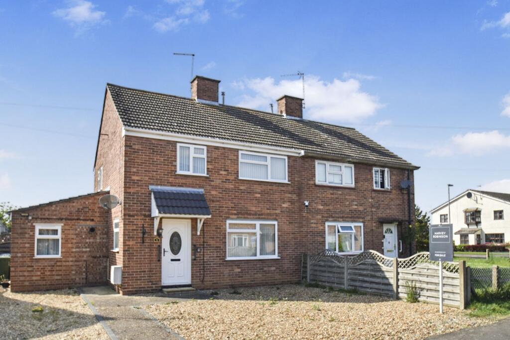 3-bed semi-detached on Feoffees Road, Somersham, PE28, £300,000