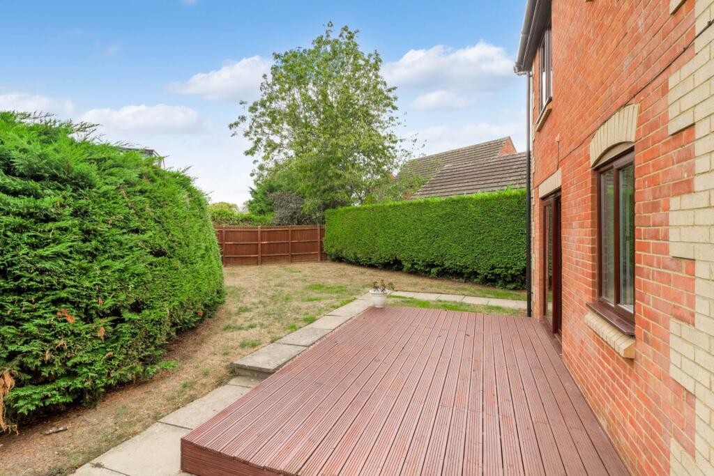 House in Milton Keynes, Willen, Campbell Park - View 3