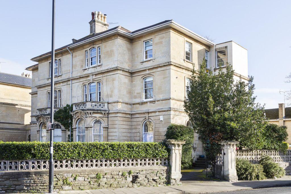 3-bed flat on Cambridge Park, Bristol, £485,000