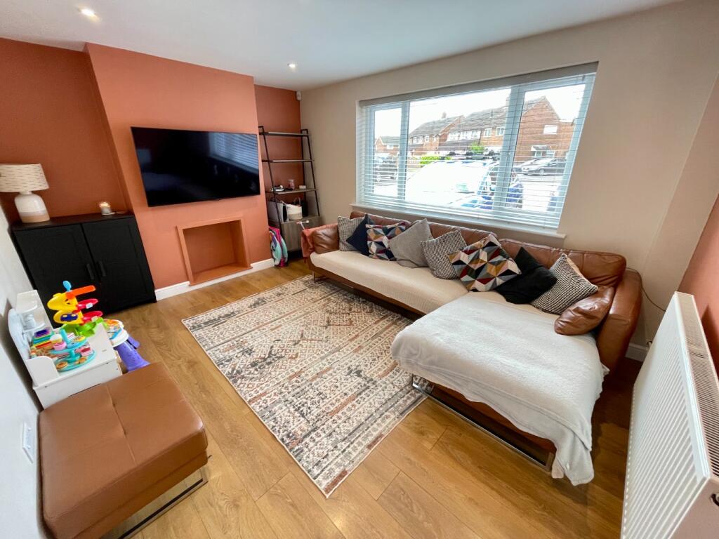 Oakwood Drive, Luton, Bedfordshire, LU3 3BA photo 2