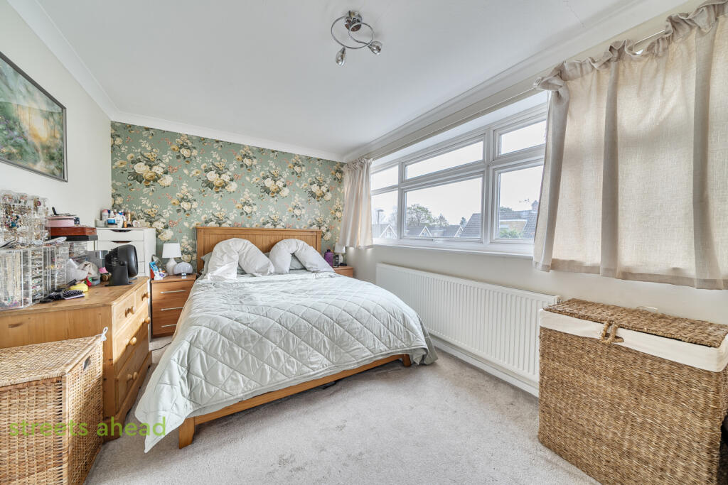 Knighton Close, South Croydon, CR2 - More