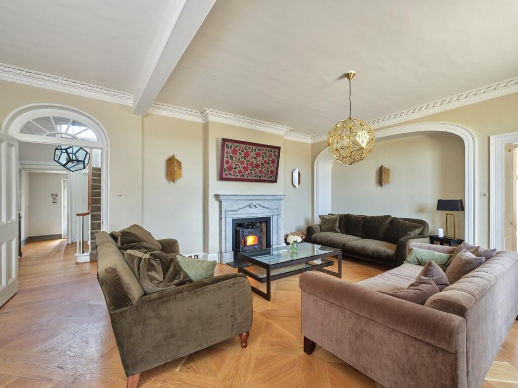 House in Taunton - View 5