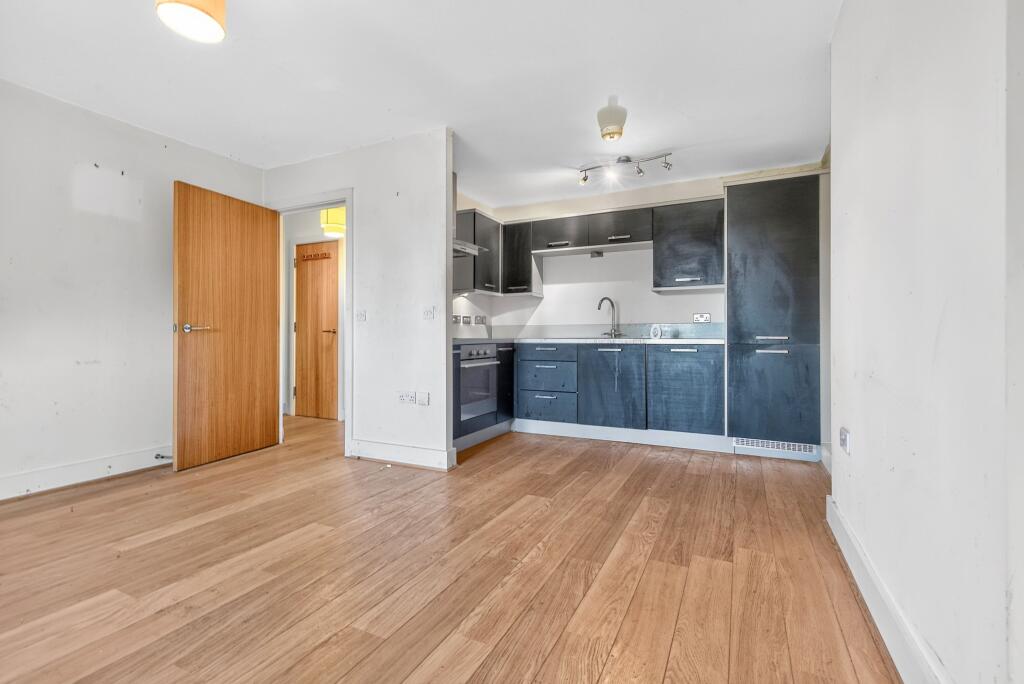 Apartment in Stevenage - View 5