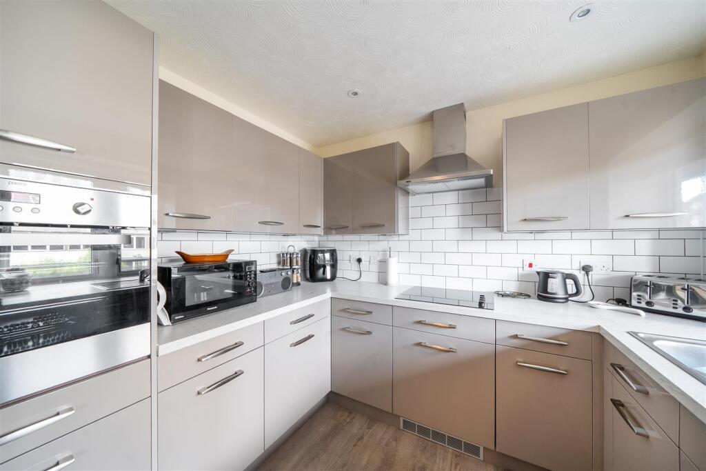 Apartment in Eastbourne, Little Chelsea, Upperton - More