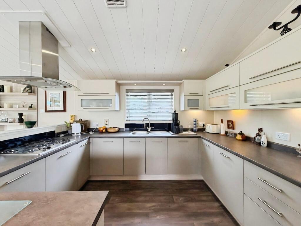 House in Worcester - View 5
