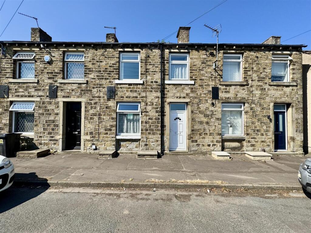 Main image of property: Town End, Almondbury, Huddersfield, HD5 8NW