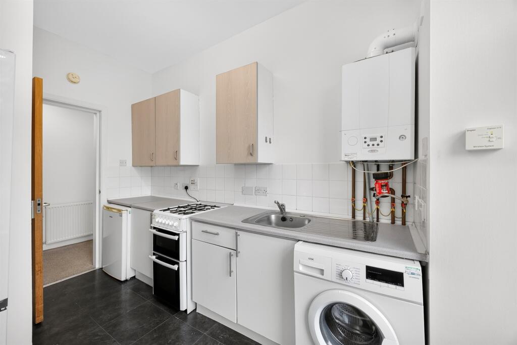 Apartment in Paisley, Carriagehill - More