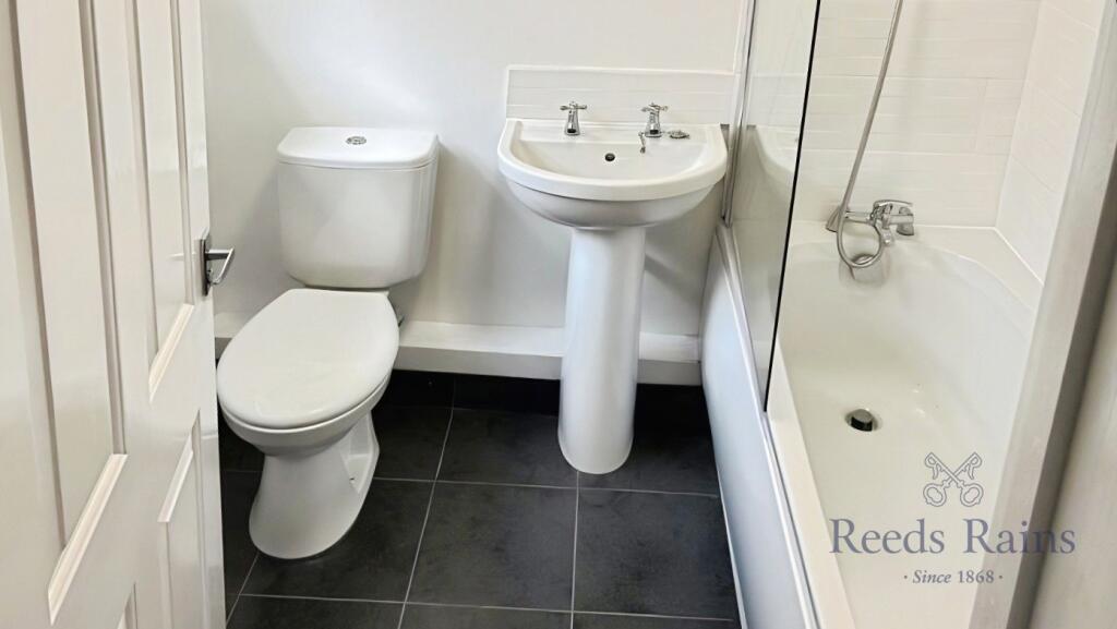 House in Stoke-on-Trent - More
