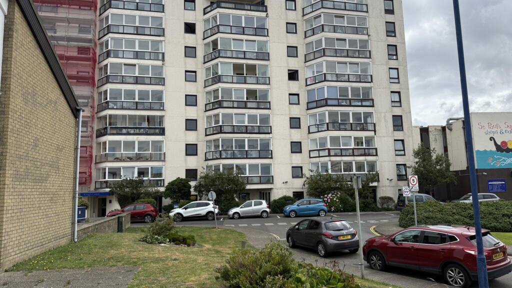 2-bed flat on 702 Kings Court, Ramsey, IM8 1LW, £149,950
