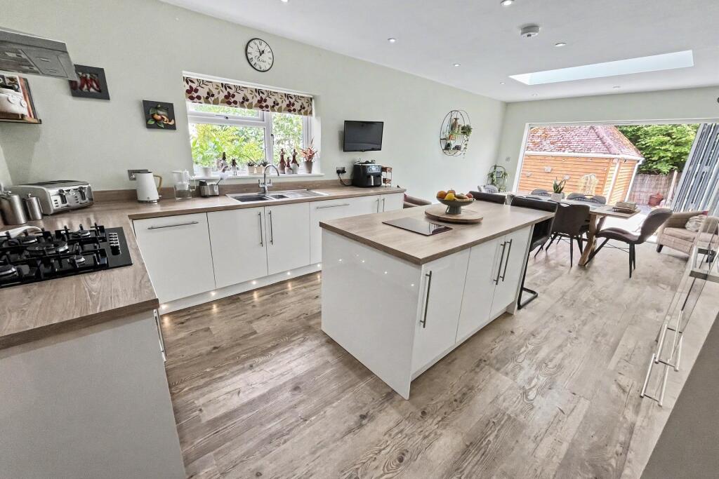 Verwood photo 3