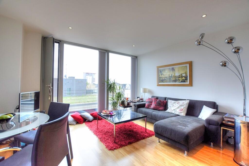 Main image of property: Landmark West Tower, Marsh Wall, E14