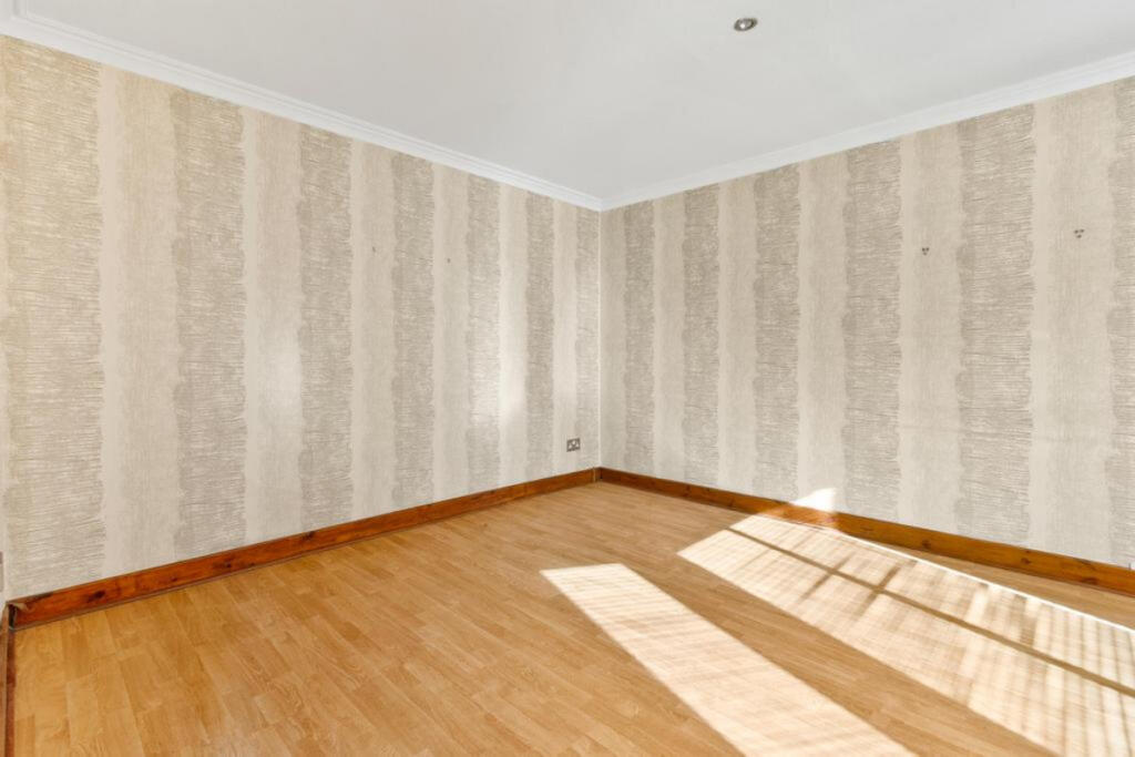 House in Glasgow, Southpark Village, Darnley - View 3