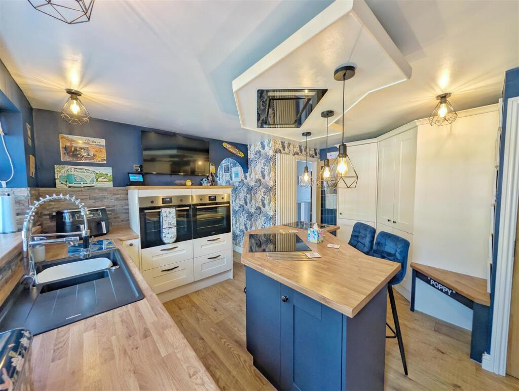 House in Gloucester - View 4