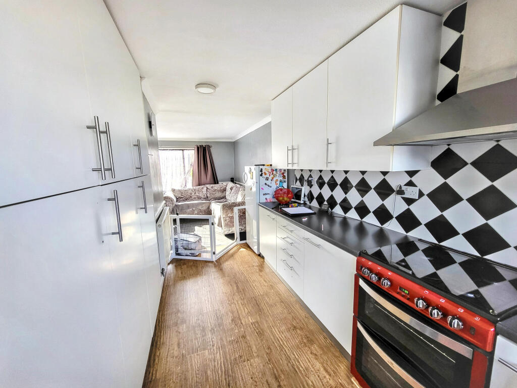 20, Crouch Way, Shoeburyness, Southend-on-sea photo 4