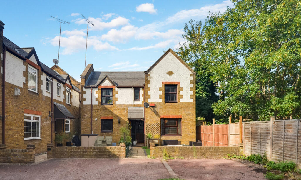 2-bed detached on Sycamore Court, 81 Blackheath Road, London, SE10, £650,000
