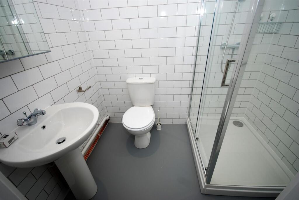 6 bedroom flat for rent