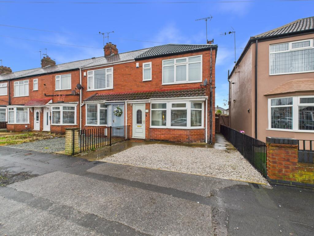 2-bed terraced on Brooklands Road, Hull, HU5 5AD, £135,000