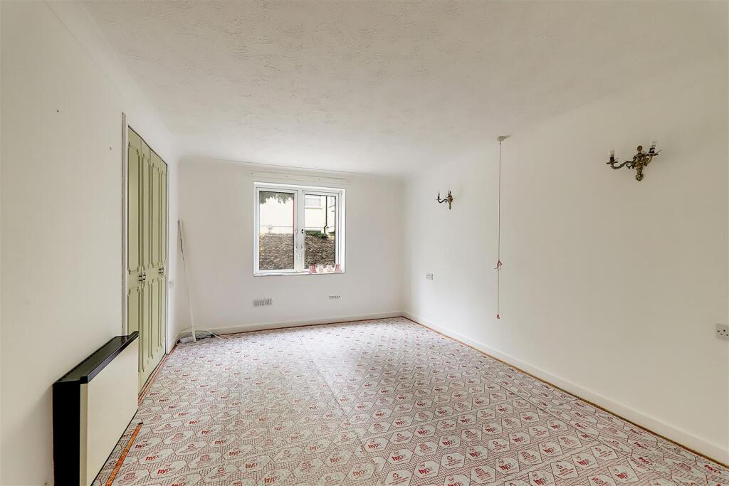 Apartment in Worthing, West Sussex - View 5