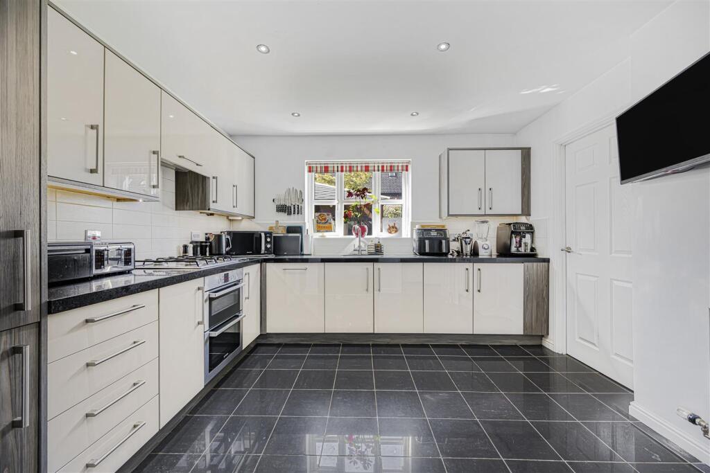 30, Wellcroft Gardens, Lymm, Warrington, WA13 0LU, Lymm photo 4