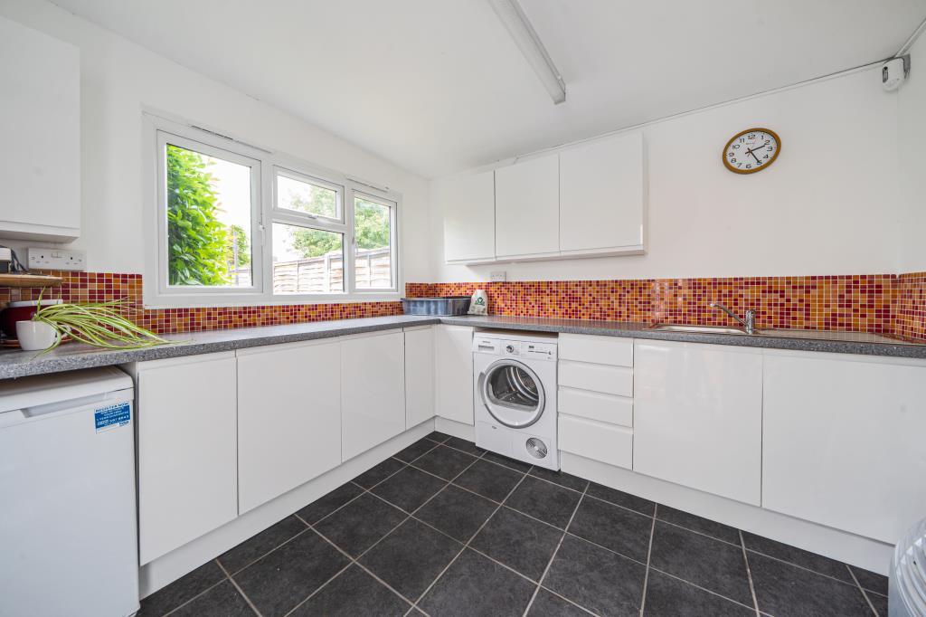 Slough, Berkshire, SL1 photo 4
