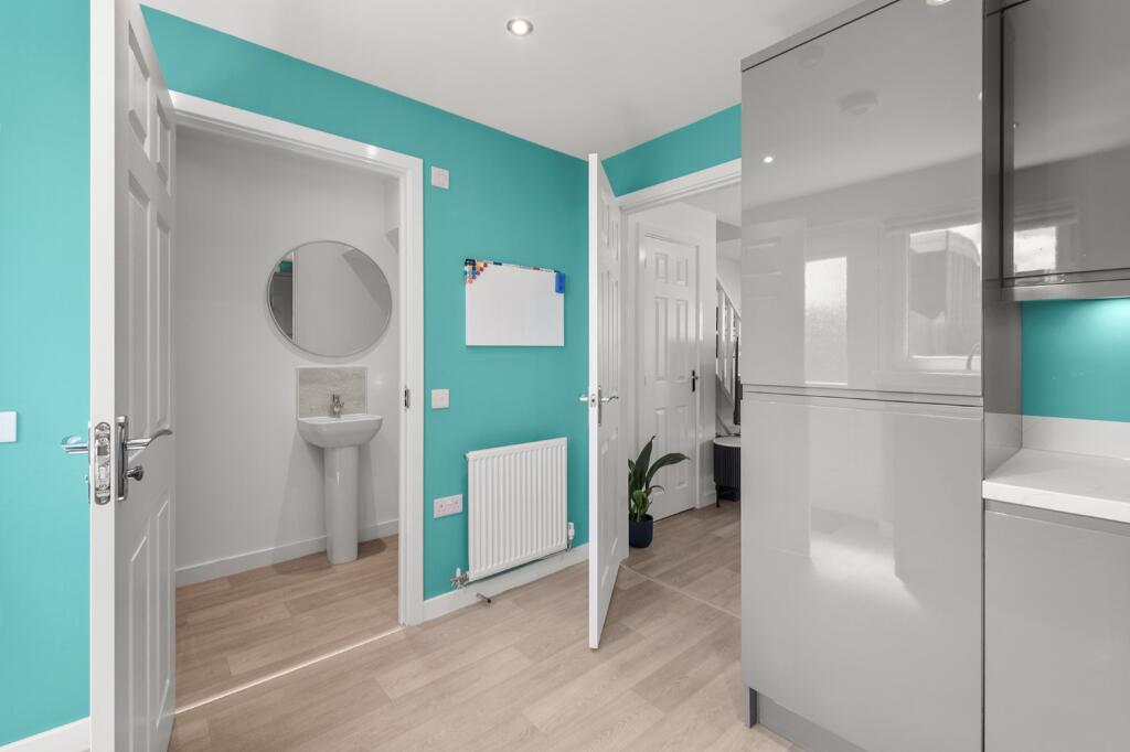 House in East Calder, Calderwood - View 4