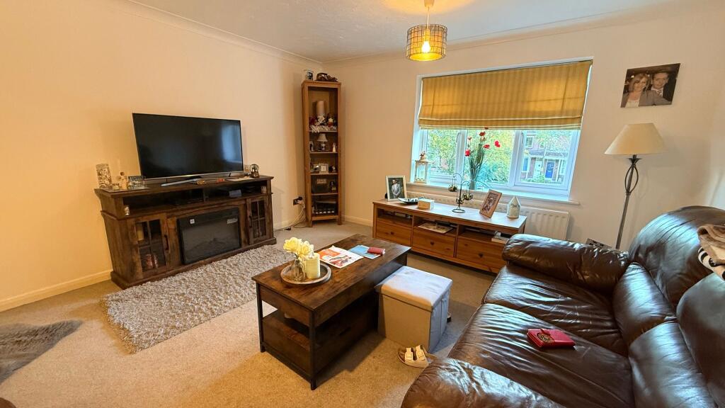Apartment in Southampton - View 3