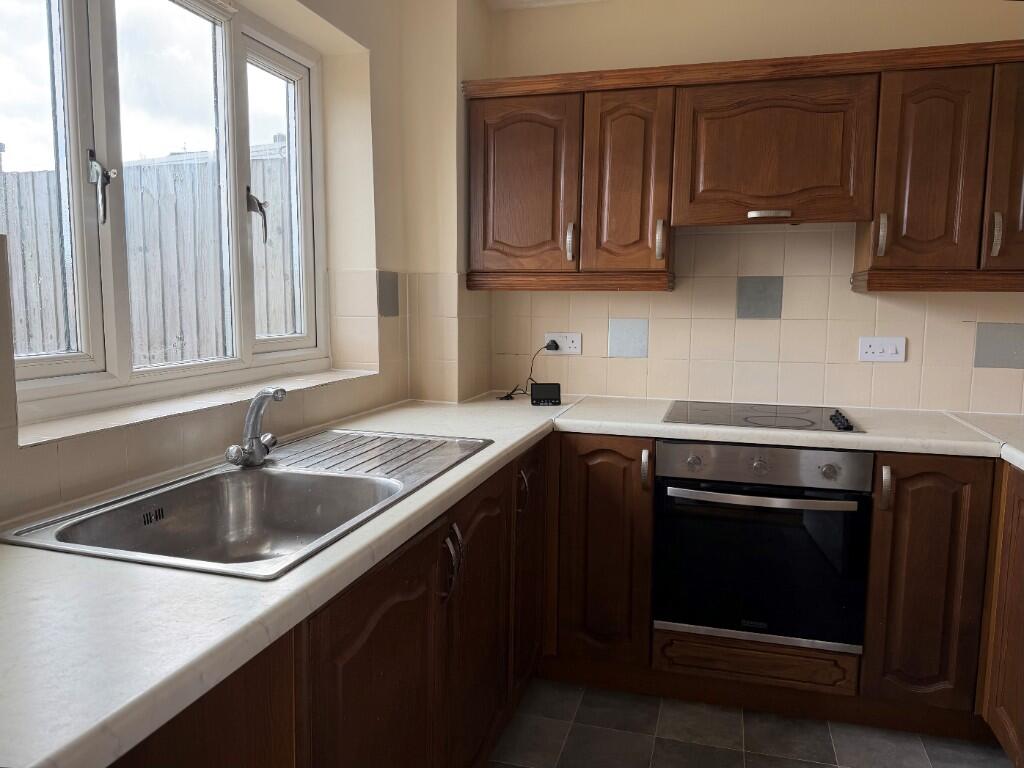 Toppers Close, Swindon, Wiltshire, SN25 photo 3