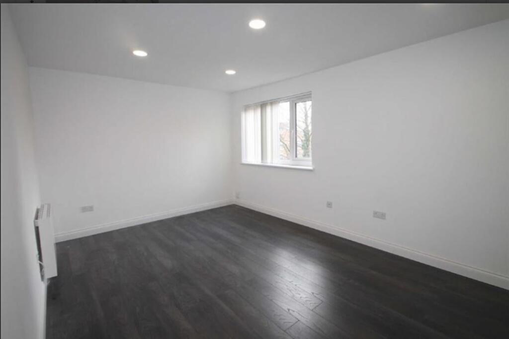 Apartment in Salford, Greater Manchester - View 2