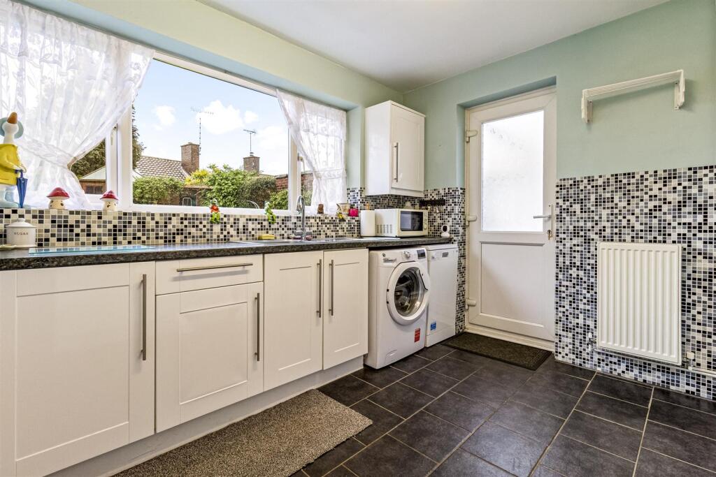 Twyford Close, Worthing photo 5