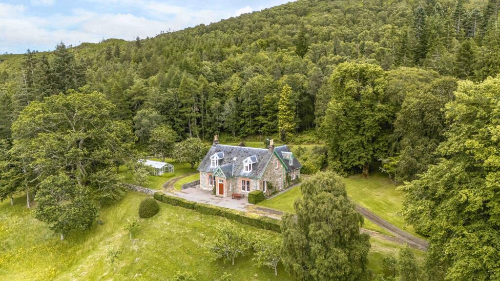 House in Struy, Highland - More