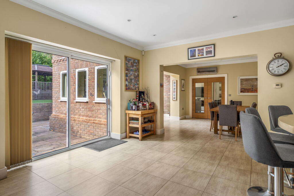 House in Tandridge, Hurst Green, Oxted - View 5