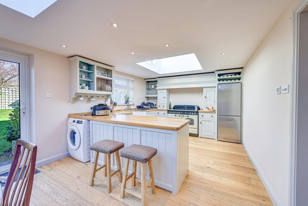 Thorndon Park Drive, Leigh-on-Sea, SS9 photo 3