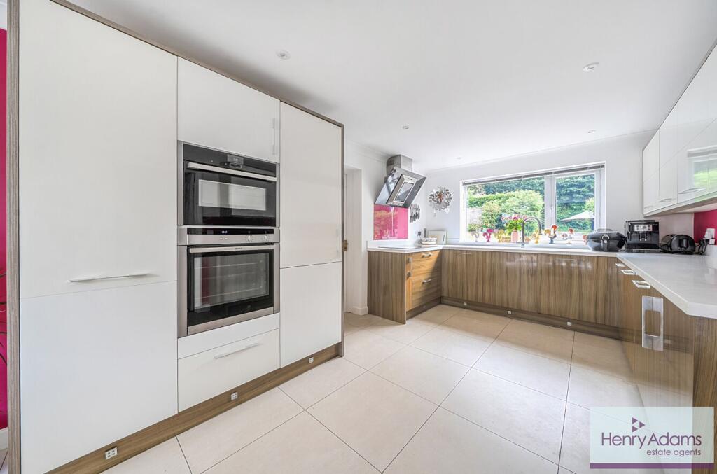 House in Guildford - View 4