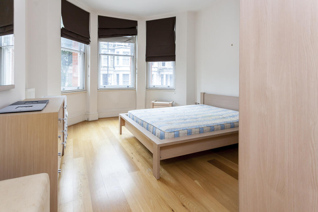 Nevern Square, Kensington, SW5 photo 4