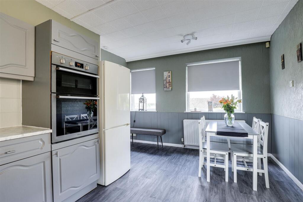 Upminster Drive, Arnold, NG5 photo 4