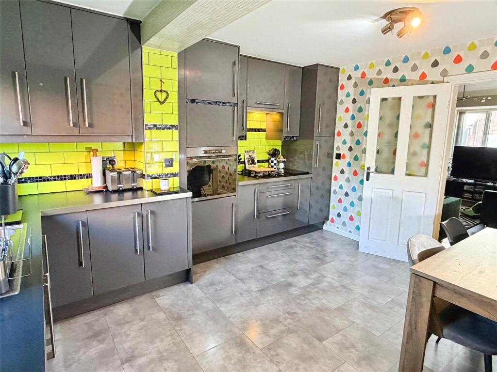 Pasture Close, Armthorpe, Doncaster, South Yorkshire, DN3 - View 2