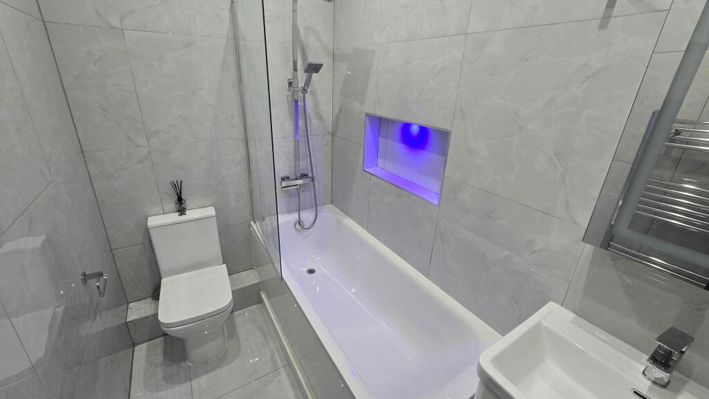Apartment in Bury, Greater Manchester - View 5