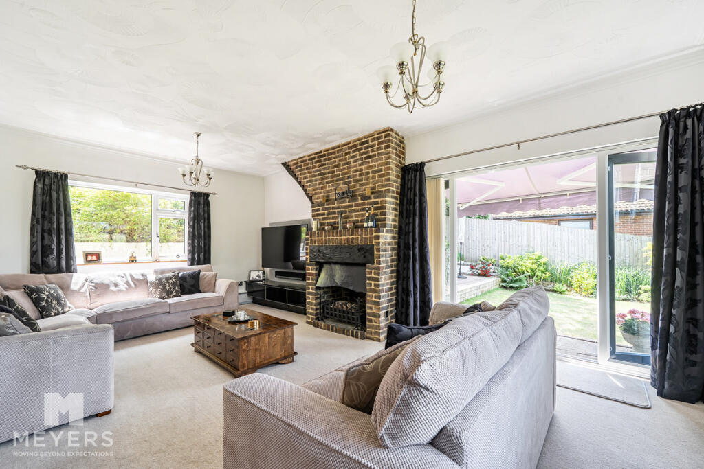 House in Corfe Mullen - More