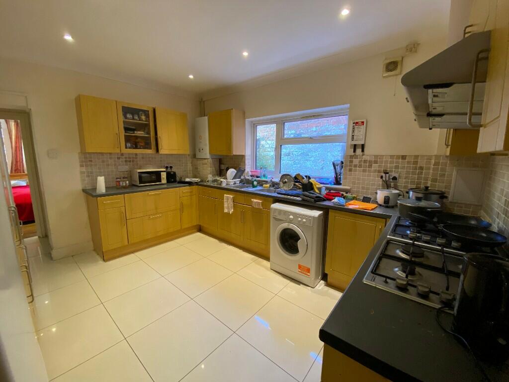 Main image of property: 35a Portswood Road, Southampton, Hampshire, SO17