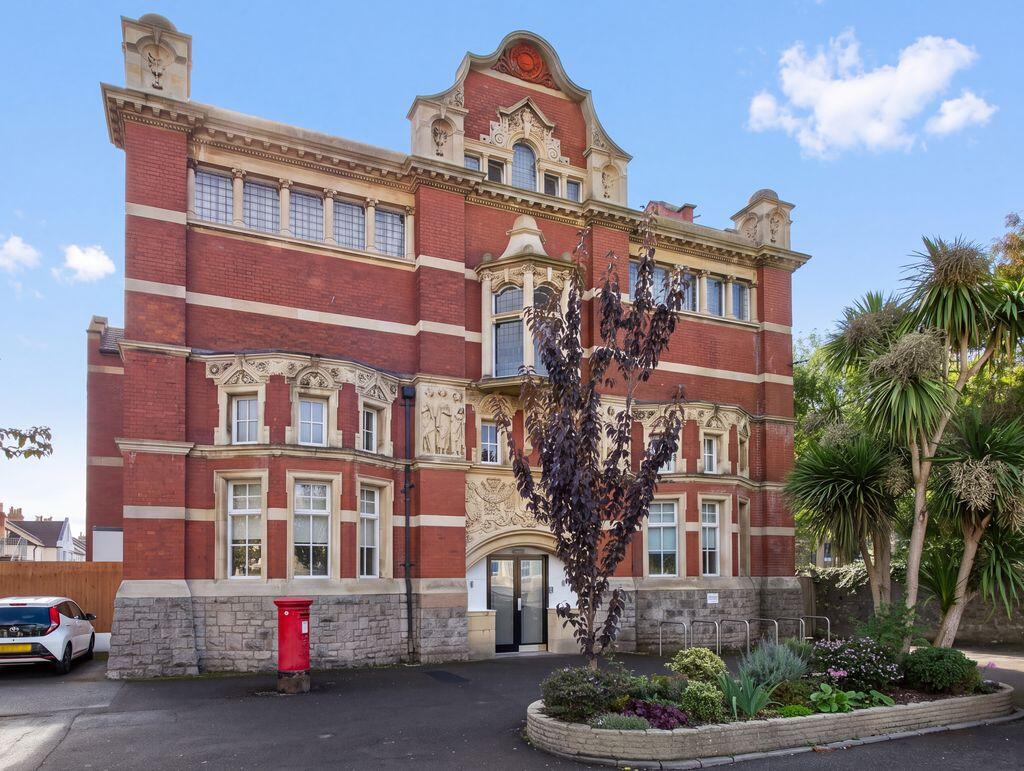 1-bed flat on Boulevard, Weston-Super-Mare - 2 STOREY FLAT, £200,000
