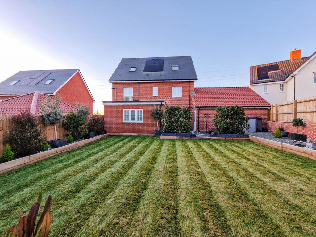 5-bed detached on Langley Mews, Rayleigh, £775,000