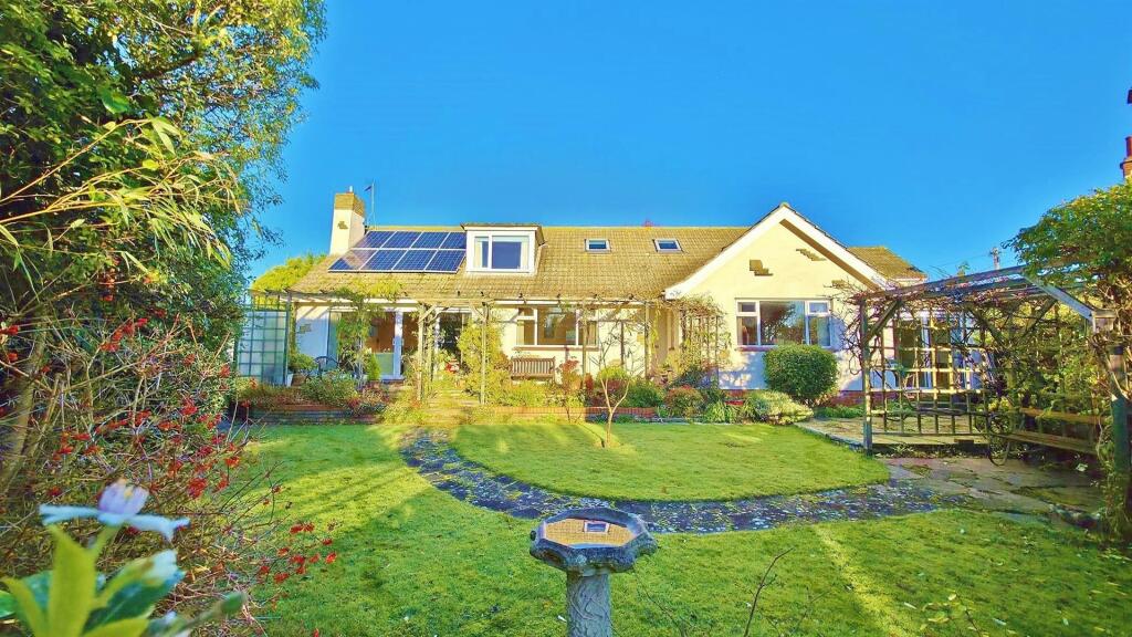 Main image of property: Hadleigh Road, Frinton-on-Sea, Essex