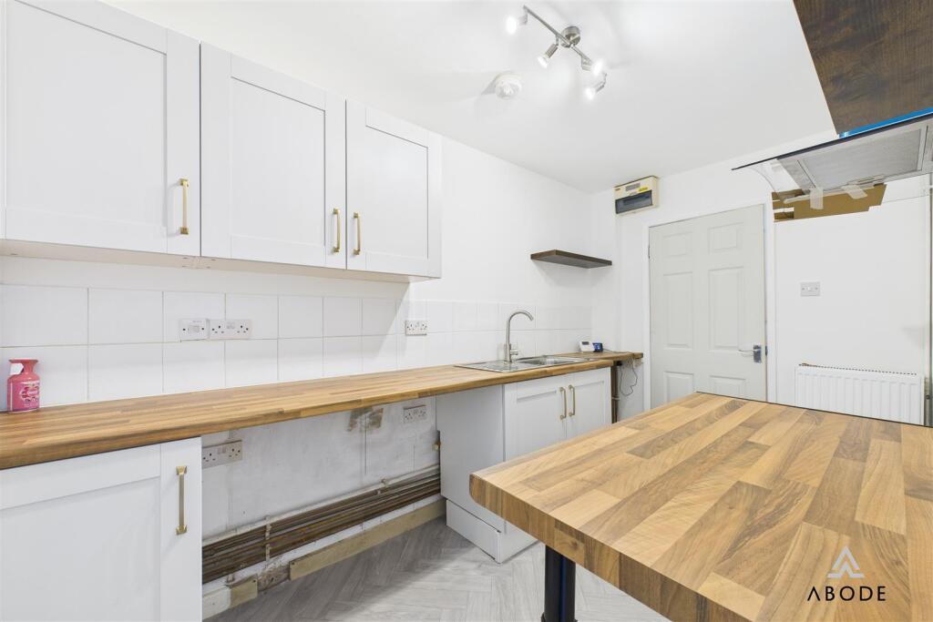 House in Stoke-on-Trent - View 4