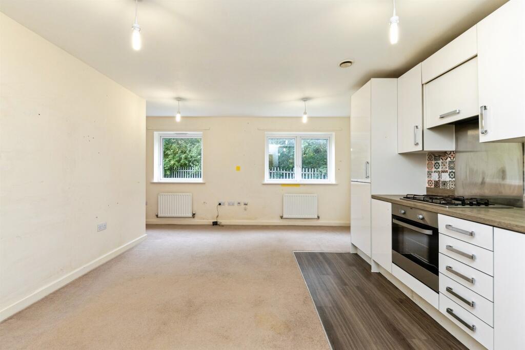 Apartment in Welwyn Hatfield, Hertfordshire - More