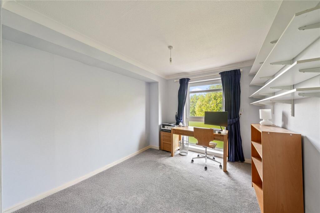 Apartment in London, Sutton New Town, Benhilton - More