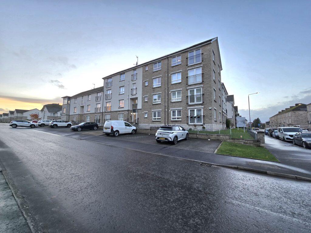 Main image of property: 2 Castlegate Avenue, Flat 1/3 Dumbarton G82 1AL