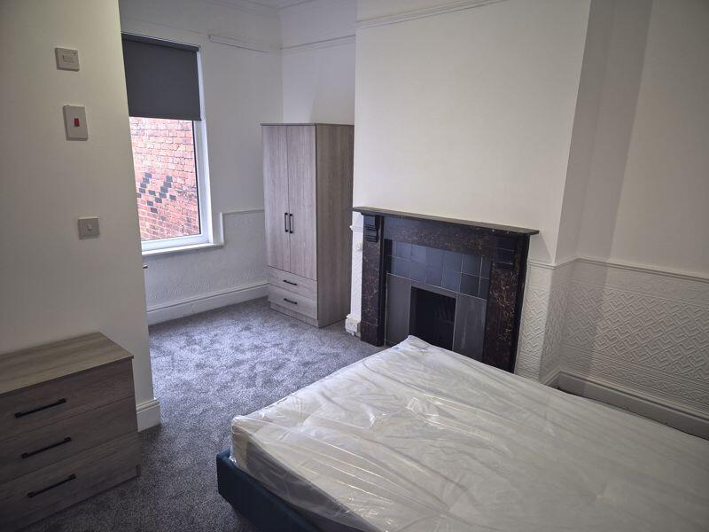 House in Leeds, Headingley Hill, Headingley - View 5