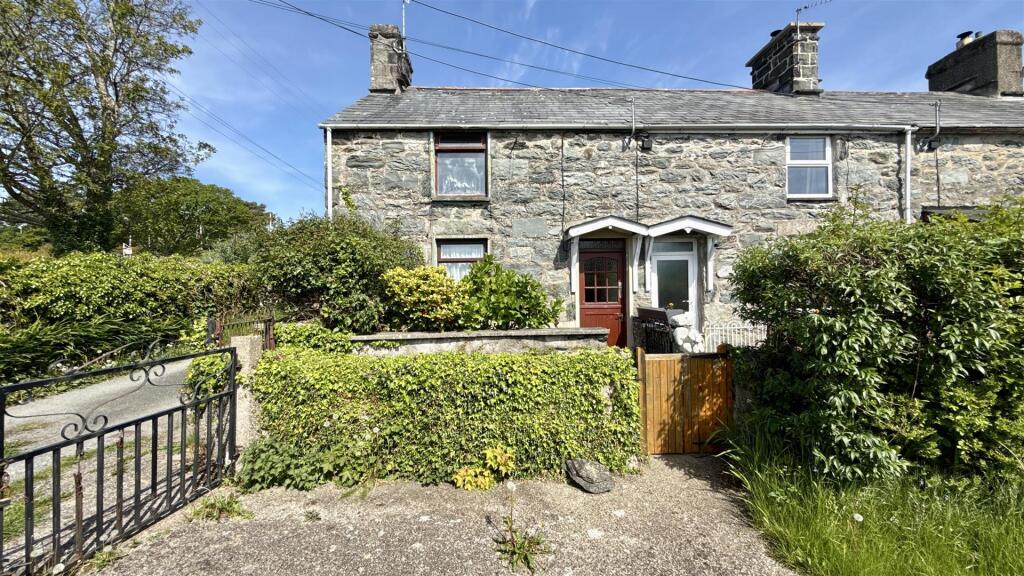 2-bed terraced on Dyffryn Ardudwy, £150,000