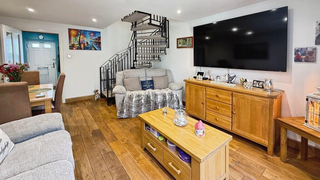 Devon Drive, Westbury photo 5